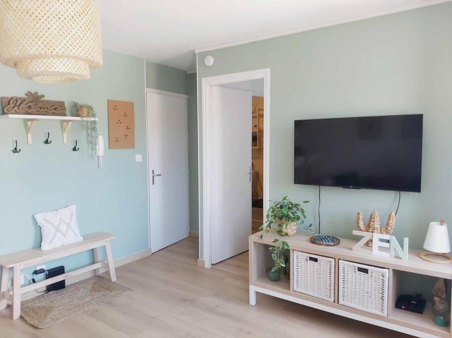 Les Coteaux De Mahe Apartment Турнон-сюр-Рон Екстериор снимка